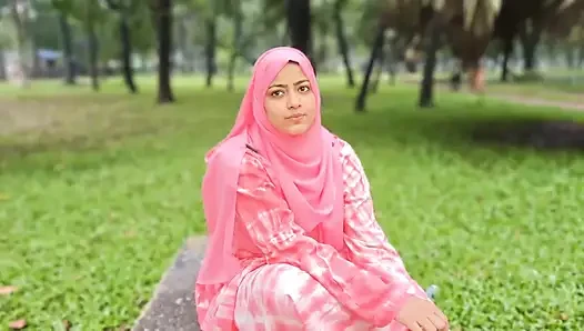 A girl sits alone in the park, then she meets him and friendship then love.