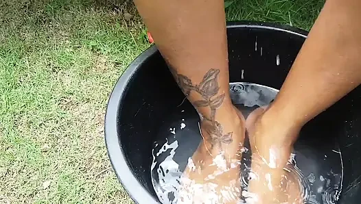 Deep Scrub with Coffee and Honey