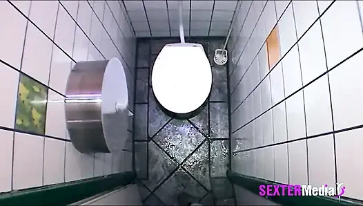 Amateur Sex on the Toilet