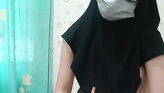 Viral Beautiful Hijab Student Has Illicit Sex With Her Classmates