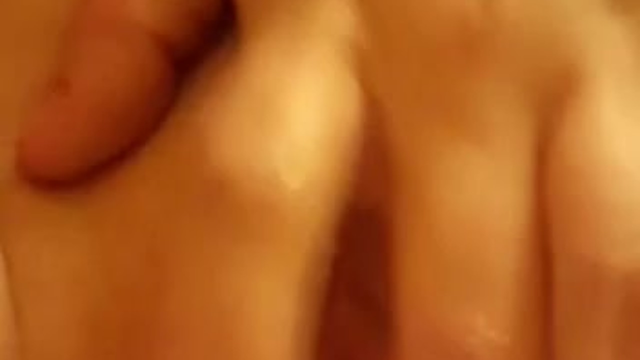 Sexy redheaded milf masturbating til she squirts