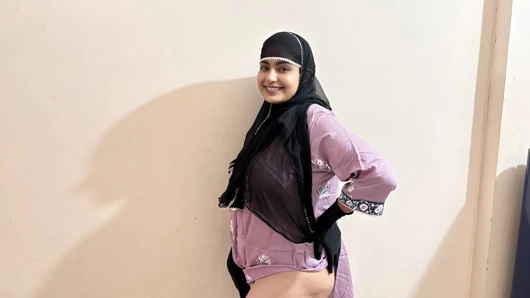 student fucked a beautiful Muslim teacher when she came to his home to complain hindi video
