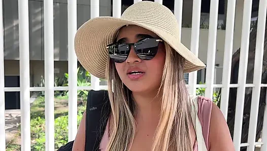 Desperate and Abandoned by Her Boyfriend, a Stranger Offered Her Refuge and Got Fucked as a Thank You