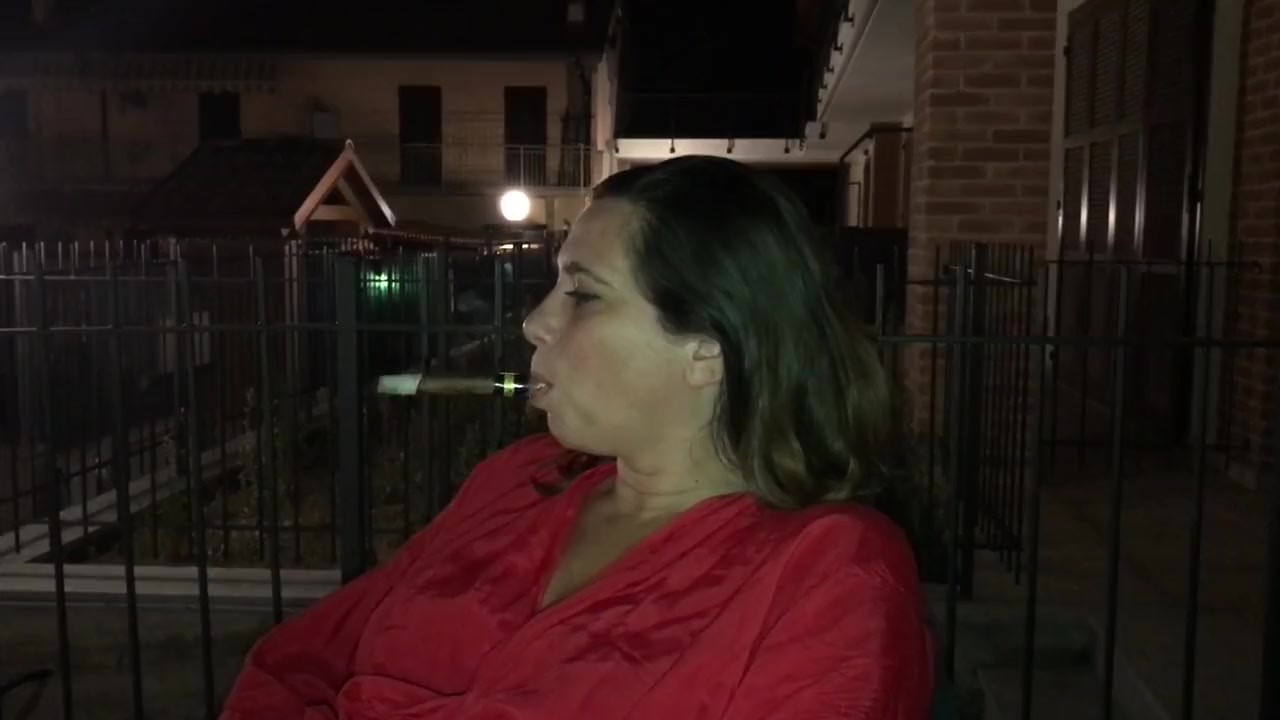Dangling full cigar inhalation