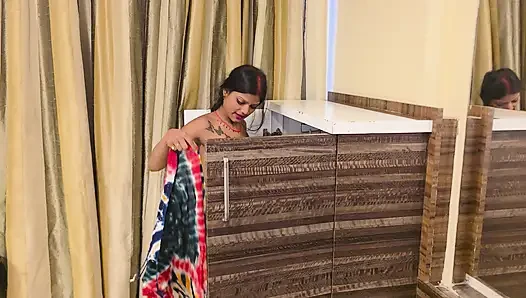 Desi Indian House wife ko husband ne baathroom main bahut pela