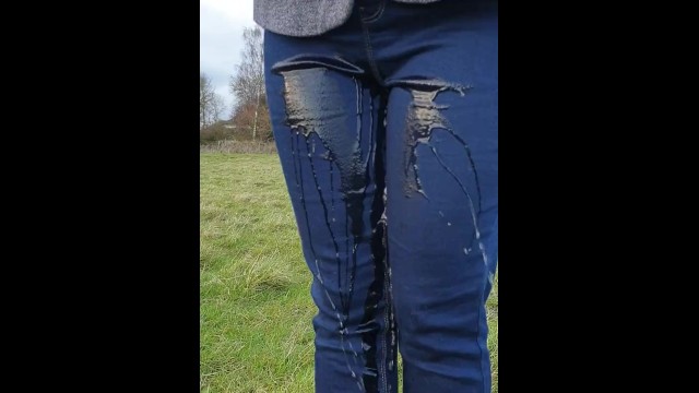 Gf wets her Jean's walking in the countryside then Pulls her Jean's down!