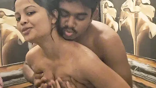 Yoyo Washroom Sex with Boyfriend