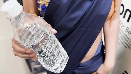 Plumber ne pipe ke sath meri chut ki bhi safai kar di