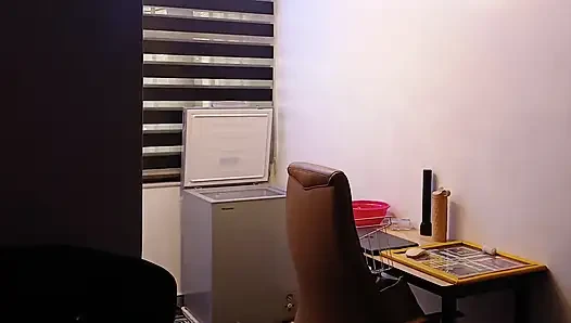Domestic Duties: Ebony Fat Ass Babe Bending Over