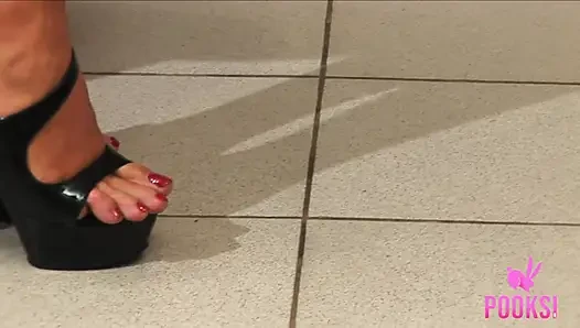 Foxy Coed Alice Fingers Her Cunt And Tastes Her Pussy Juice!