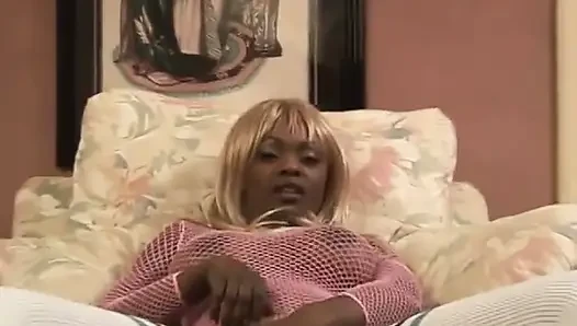 Ebony slut loves to finger her pussy and taste her fingers in bed