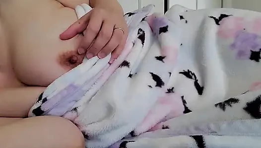 A married woman's masturbation that feels pleasure by touching her breasts