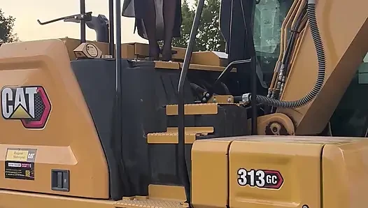 Beauty and the huge Digger