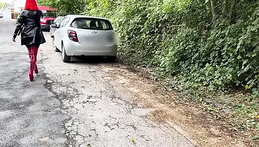 Kinky Roadside Hookup! Boot-wearing Bitch Fucks Bareback.