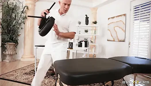 Brazzers - August Skye Is a Frazzled Businesswoman Craving Deep Pussy Massage