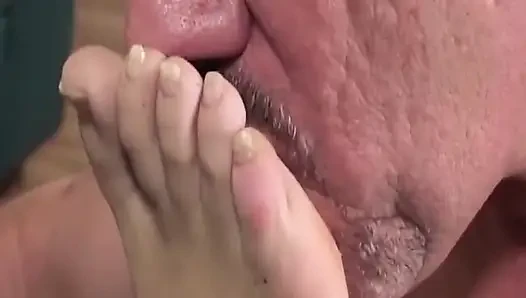 Mature Brunette MILF Spreads for Deep Pussy Pounding
