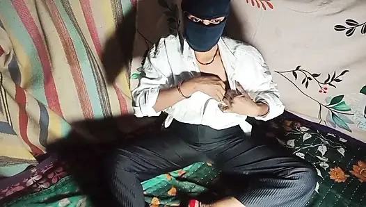 bhaiya ne bhabhi ka bur ke chhed dekha ungli dal ke