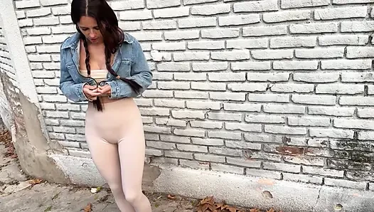 He offered the beauty a deal, but she couldn't refuse and spread her legs