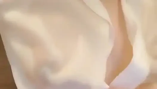 Dripping Oil on the Y-shirt and Making Pleasant Masturbation