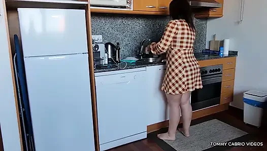 Her Stepmother-in-law Is Scrubbing and Appears Naked in Front of Her