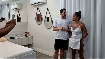 Behind the scenes of the recording with the naughty Kaay Alves and two friends at a motel, taking a lot of dick in her ass and getting a lot of cum in her mouth.