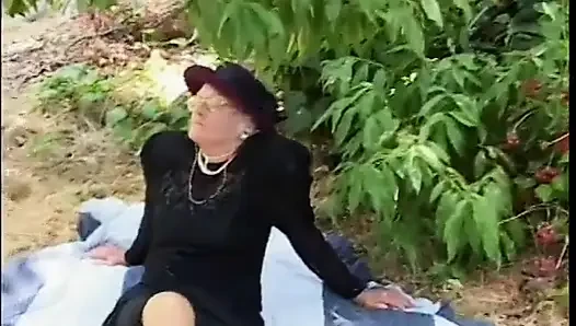 Sex-crazed granny gets slammed from behind outdoors