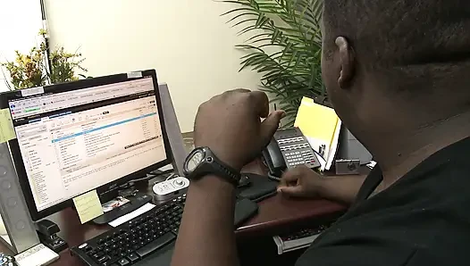 Fuck babe on desk