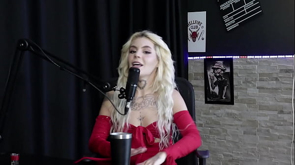 She's red to do fisting, she doesn't feel horny in her pussy, she performs fetishes by on her dick and wants to have sex with 25 men cumming in her face - Kyra Sex (SHEER/RED)