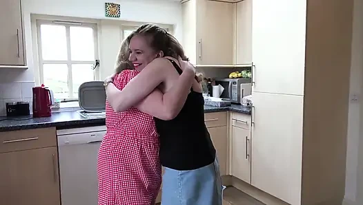 Lily May & Trisha Piss