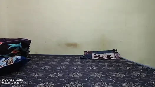 Train mai new bhabhi ko pataya and ghar lejar choda