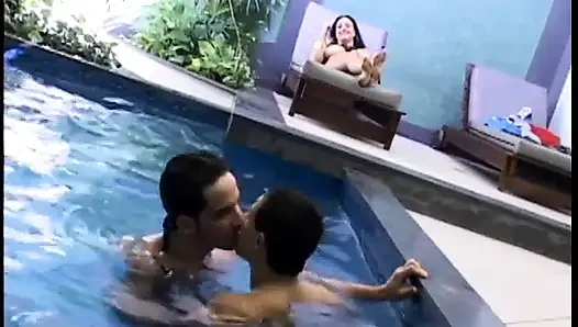 Big titted babe get's turned on in bisexual threesome
