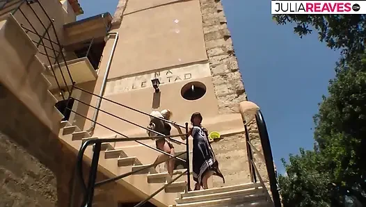 Spontaneously having sex with my girlfriend outside
