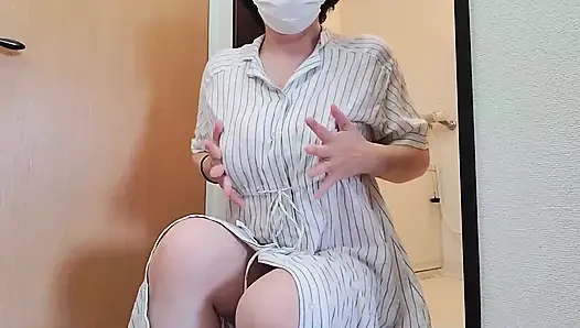 A Married Woman Who Feels Pleasure From Playing with Her Pussy Masturbates Enthusiastically