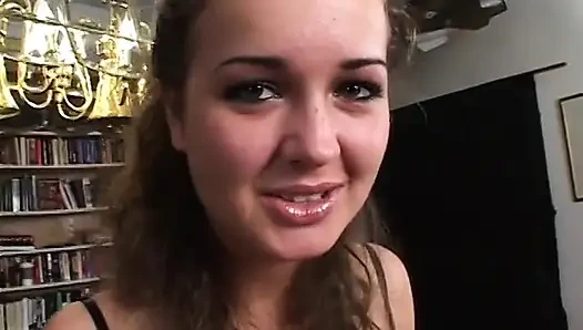 Curvy brunette gets her cunt licked by a dude