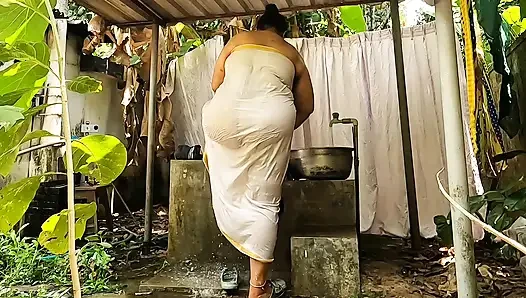Round ass, mallu bathing outdoor, fully naked teasing Neighbours
