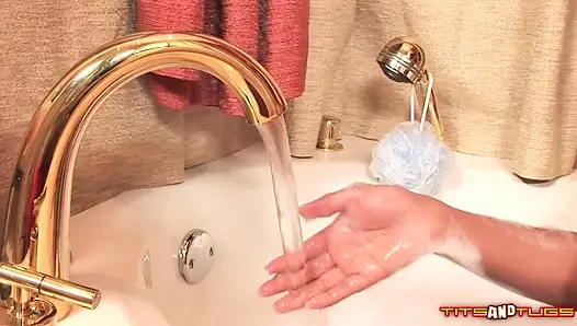 Jugs N Suds