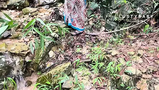Khola ma nuhauna ra chikna ko majja