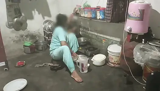 In the kitchen, water was taken out of penis, showing big boobs and Hindi audio best handjob.