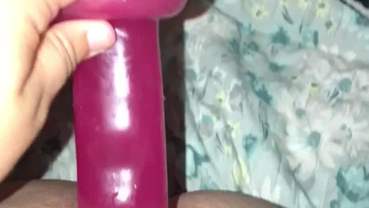 teen makes herself cum