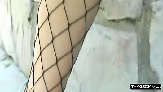 Blonde Hottie's Ass Fingered and Pounded in Wild Session