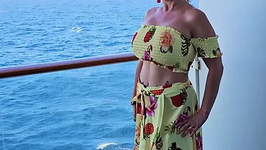 VOYEUR Mommy showing her BIG TITS on her Cruise Ship Balcony after Stripping in her Cabin