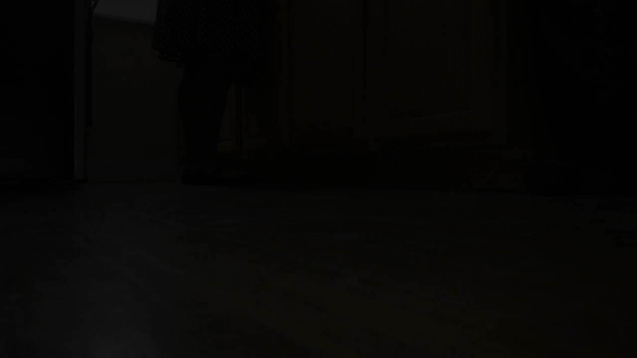 Giant Unaware in the Kitchen (slow-mo)
