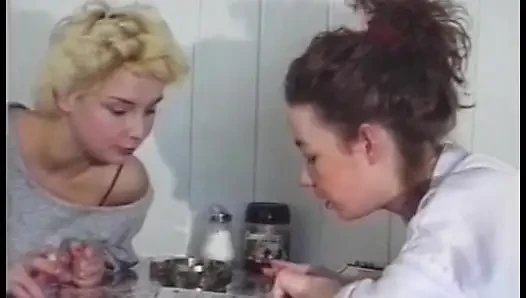 Horny babe likes it when she gets her wet cunt juicy cunt licked