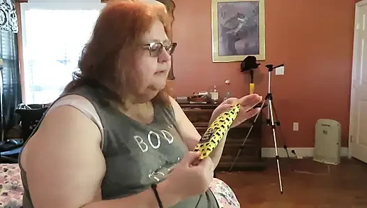 BBW nurse Vicki enjoys eatting a chocolate vanilla ice cream popsiscle
