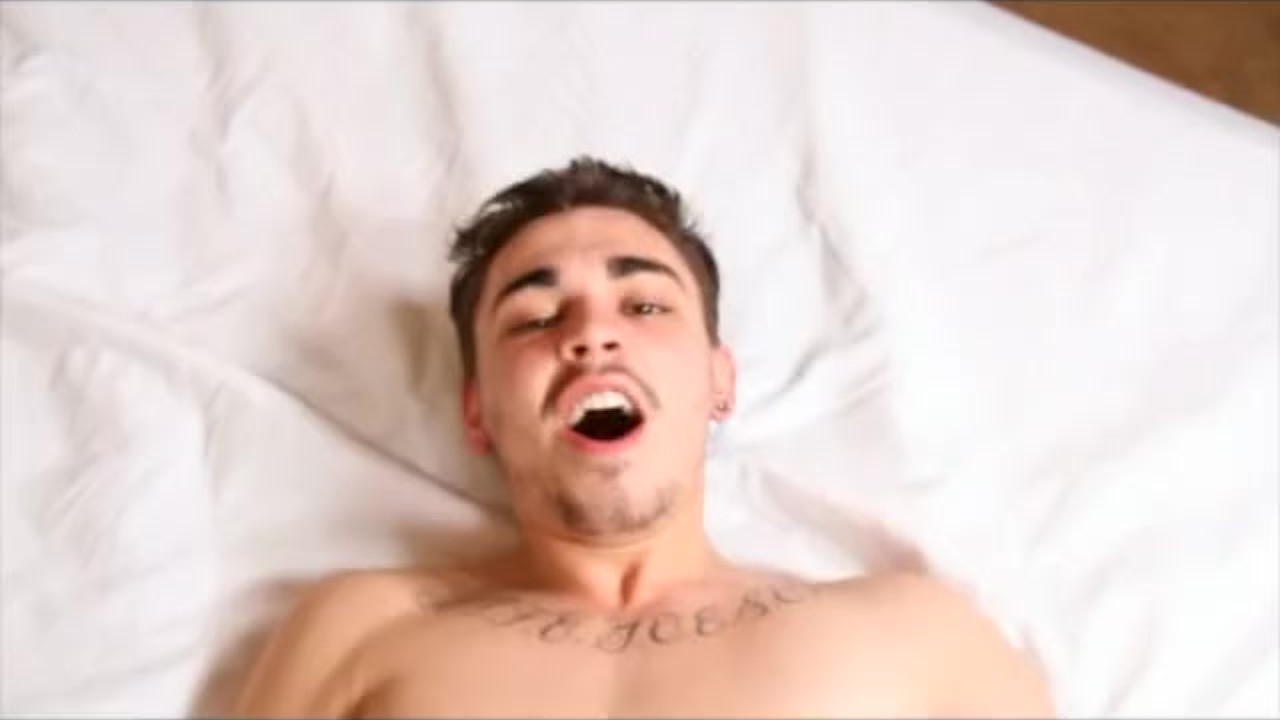 ManRoyale Hairy stud wakes up to great blow job
