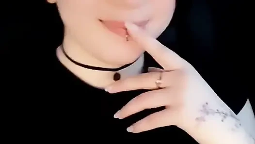Horny Slut Starts Fingering Her Wet Pussy in the Back of the Taxi Driver