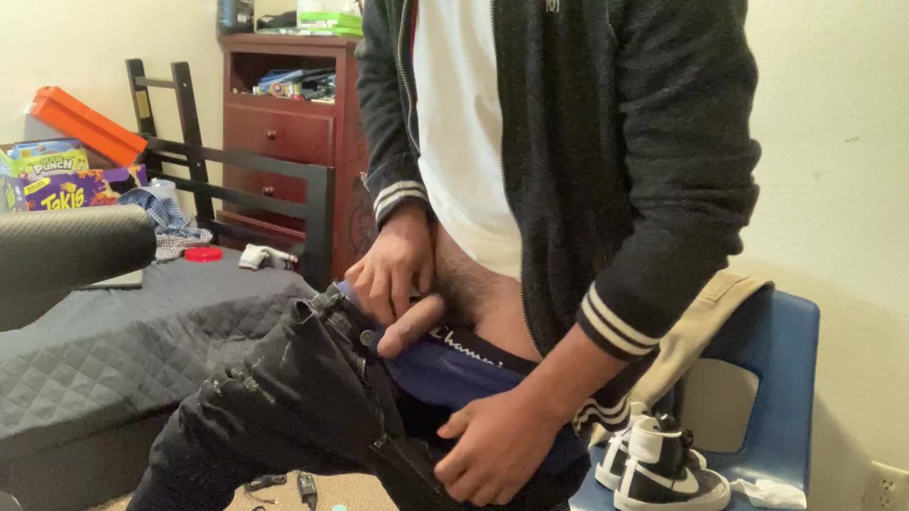 Sexo con mi novio de la universidad me folla con el uniforme