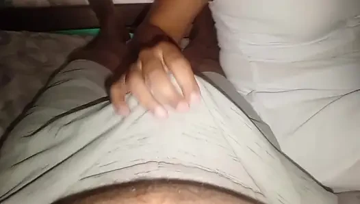 Hurry up, the cuckold is coming, it doesn't matter, let me get the milk inside to get pregnant