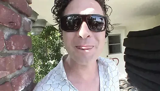 I love to feel the old big cock in my wet pussy .... I enjoy it very much !!!