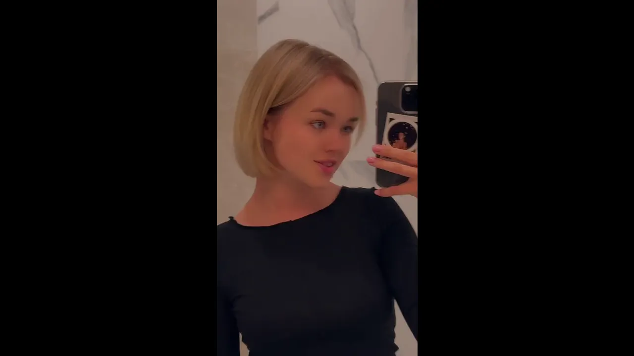 Bored at home, dm me for nudes 😊